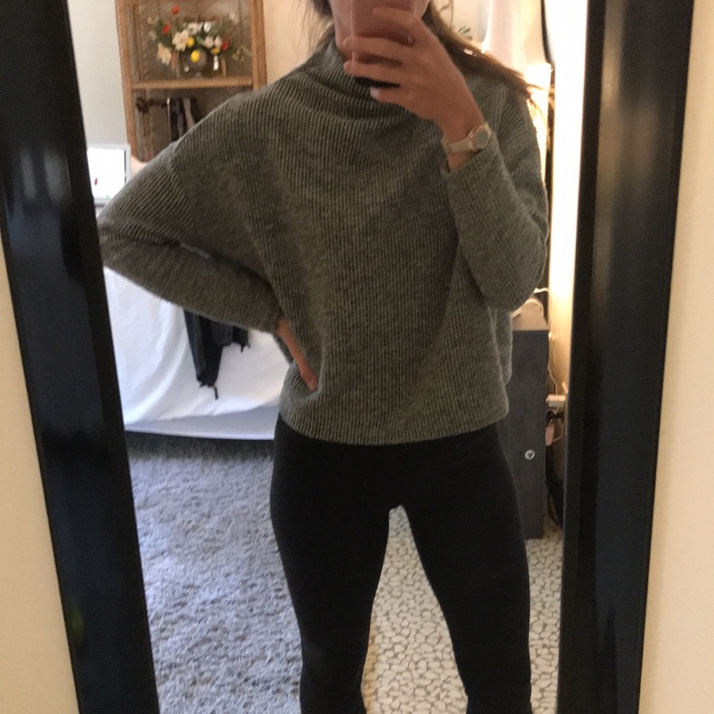 Gray sweater - Picture 3 of 3